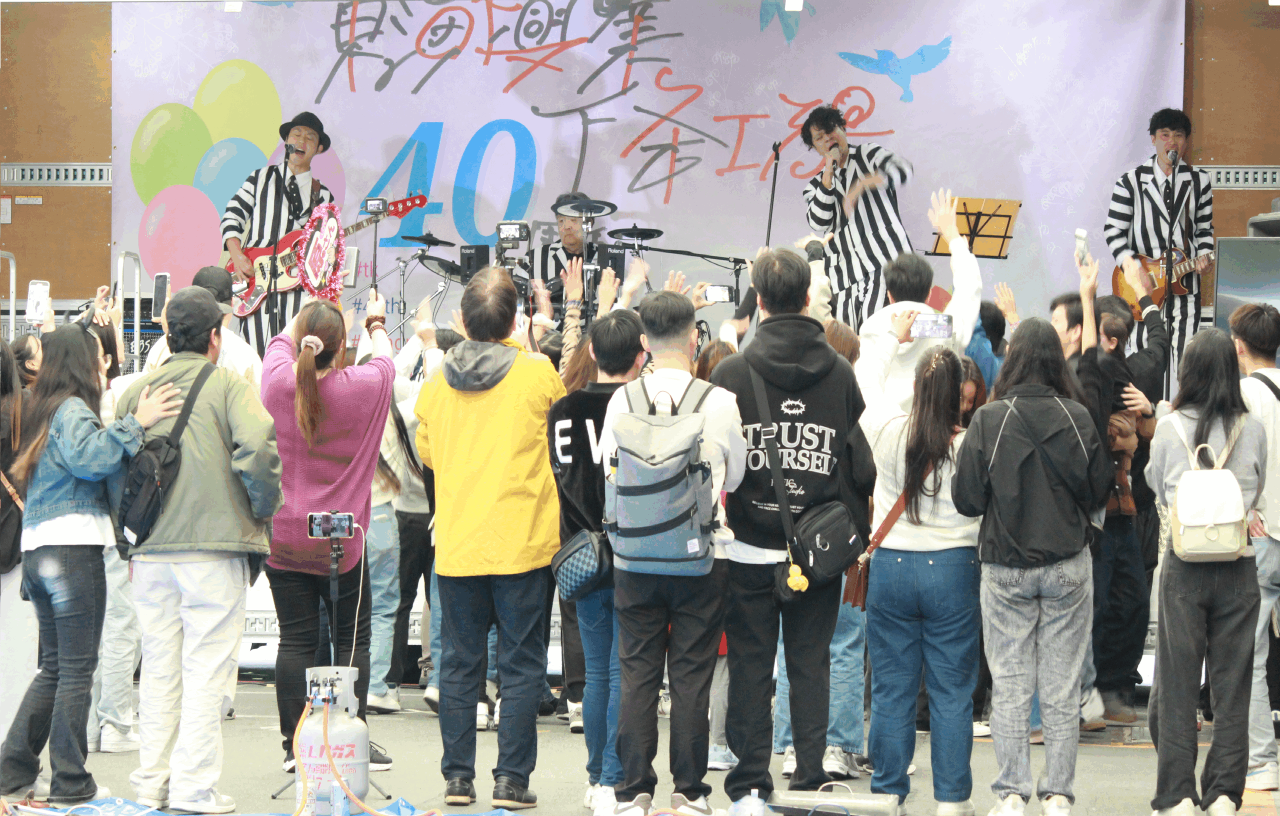 社員バンド演奏の様子