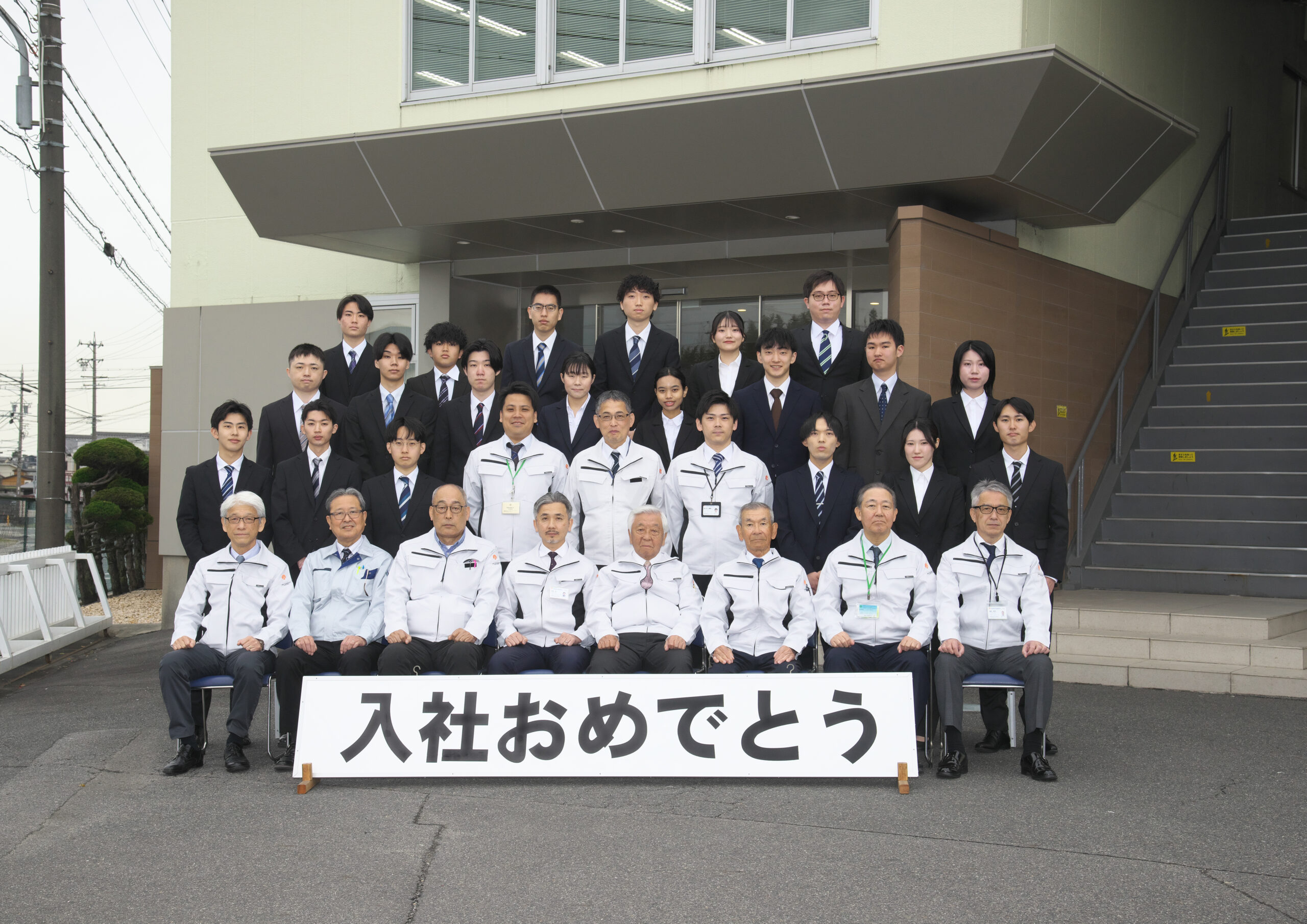 ①入社式集合写真